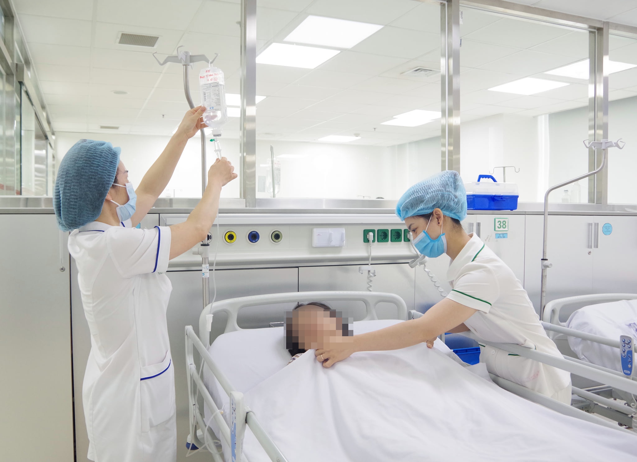 Nguoi tre bi dot quy anh 1