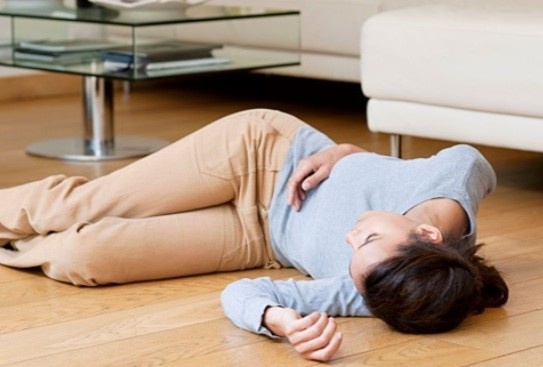 Vi sao ngay cang nhieu nguoi tre bi dot quy? hinh anh