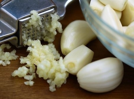 Co gai bi phong rop vung kin vi chua viem phu khoa bang toi hinh anh