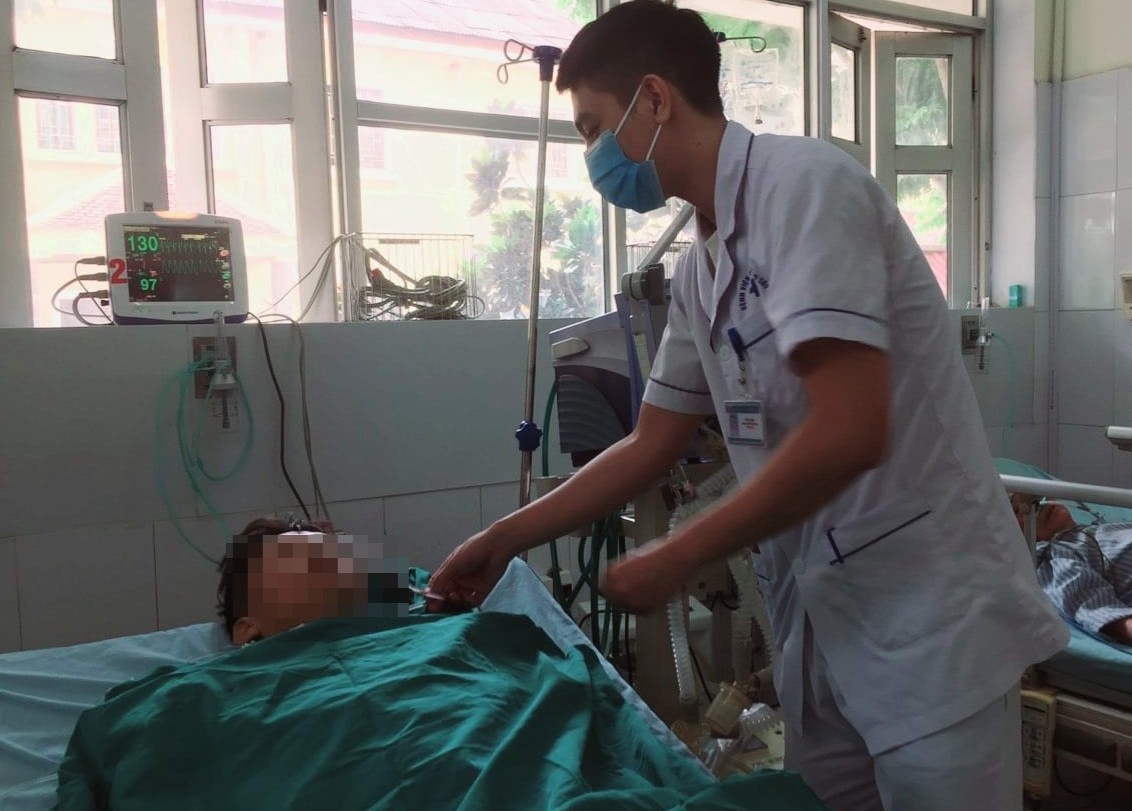 Nguoi dan ong mat 2 lit mau, vo bang quang do tai nan hinh anh