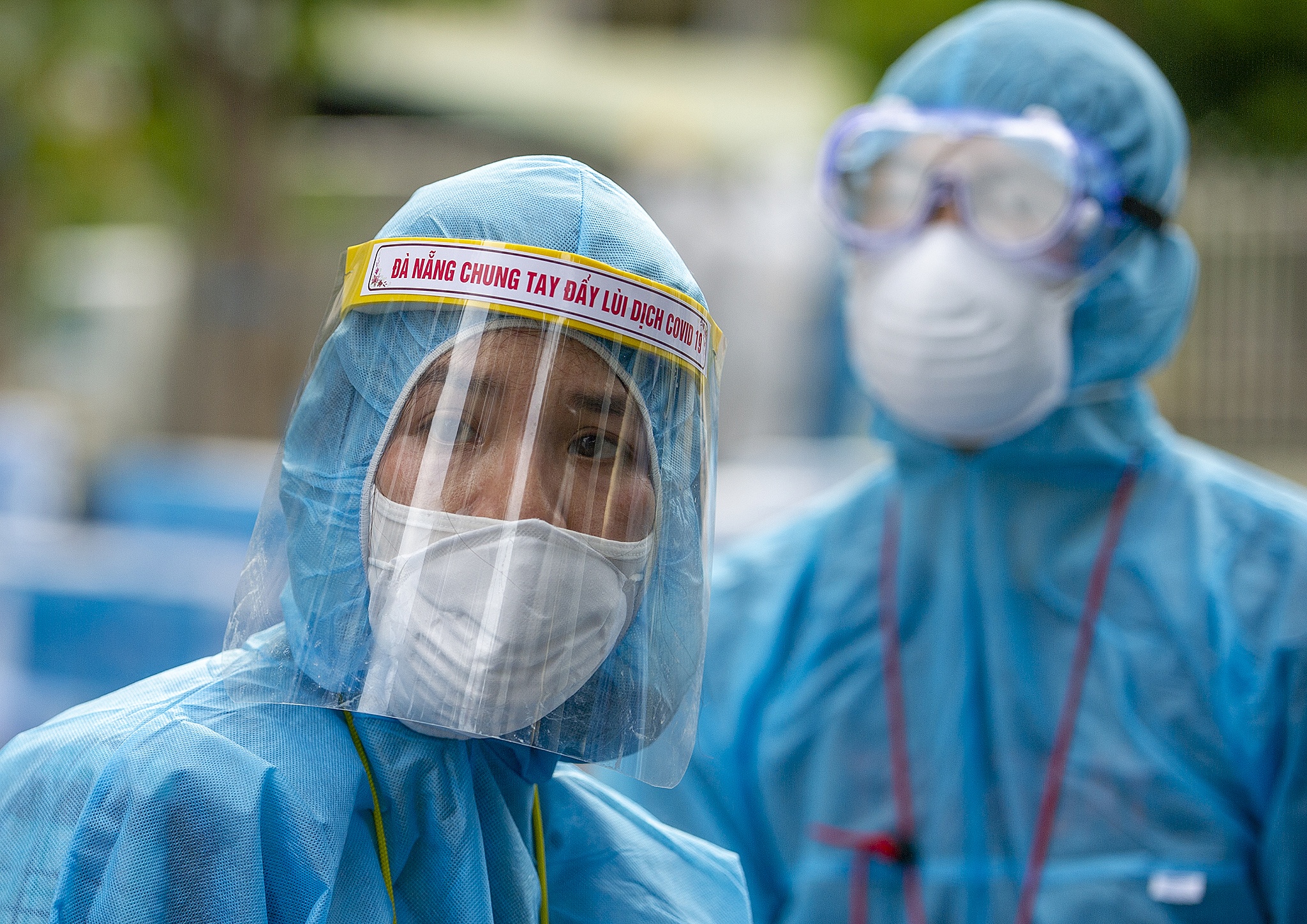 Them 6 nguoi mac Covid-19 duoc cach ly ngay sau khi nhap canh hinh anh