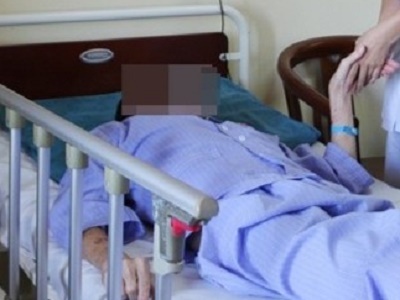 Nguoi dan ong bi viem tuy cap, suy da tang do nghien ruou hinh anh