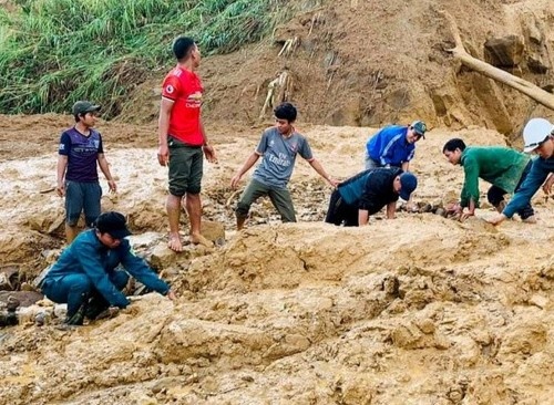 Bo Y te cu 7 to cong tac den mien Trung hinh anh