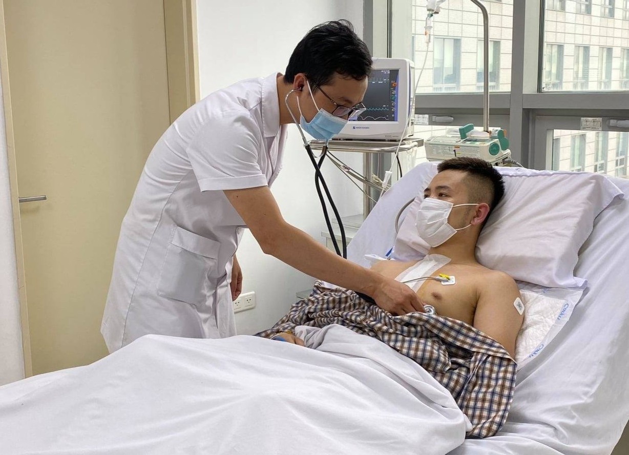 Cuu nam thanh nien bi thung tim hinh anh