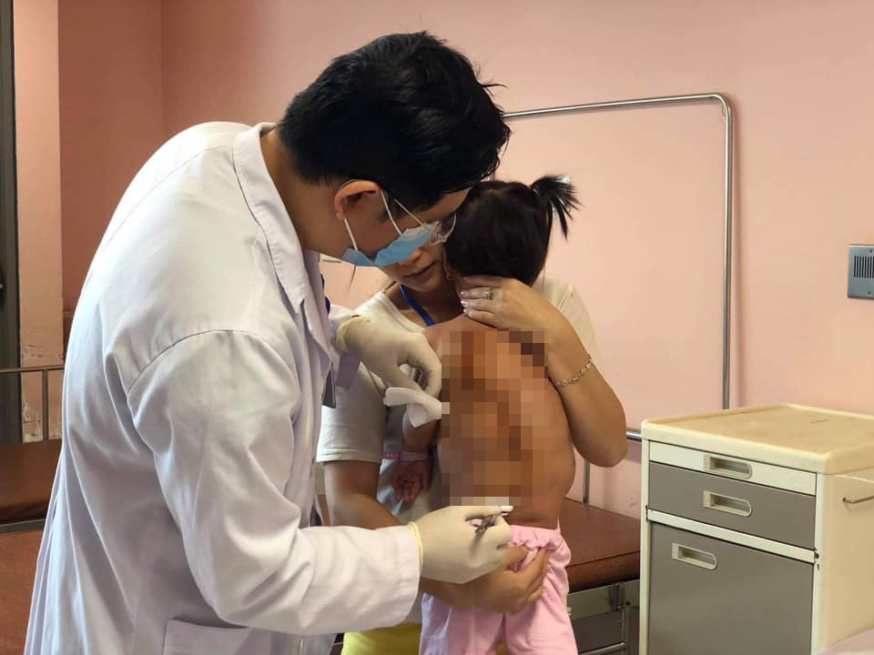 Khối u 4 kg trên lưng ảnh 1 Khoi u 4 kg tren lung anh 1
