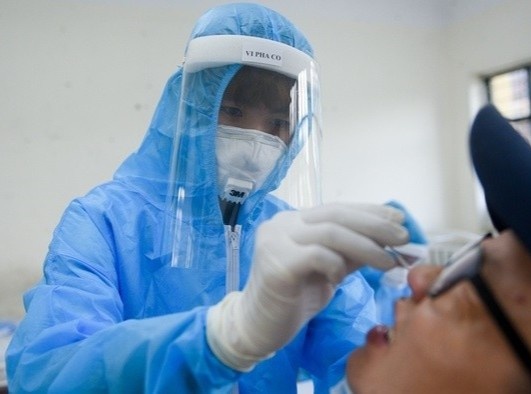 Benh nhan o Ha Noi duong tinh voi SARS-CoV-2 sau 2 thang xuat vien hinh anh