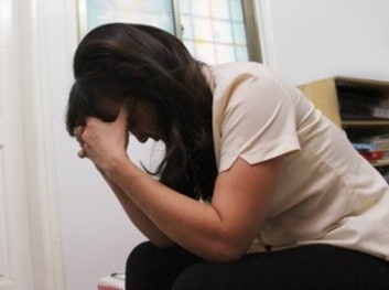 Nguoi phu nu mang 'bom mau' trong dau hinh anh