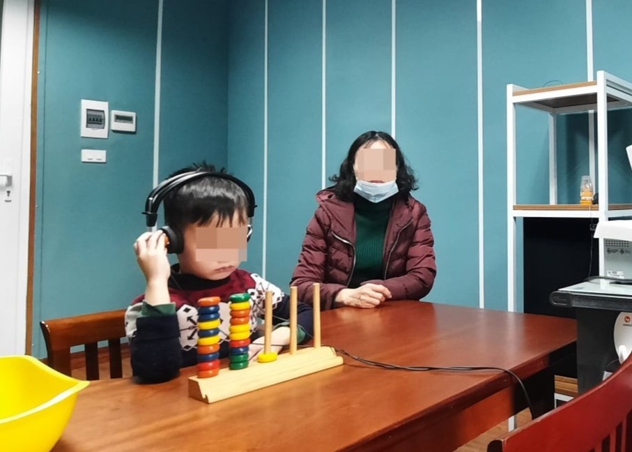 Thu pham khien tre noi ngong hinh anh