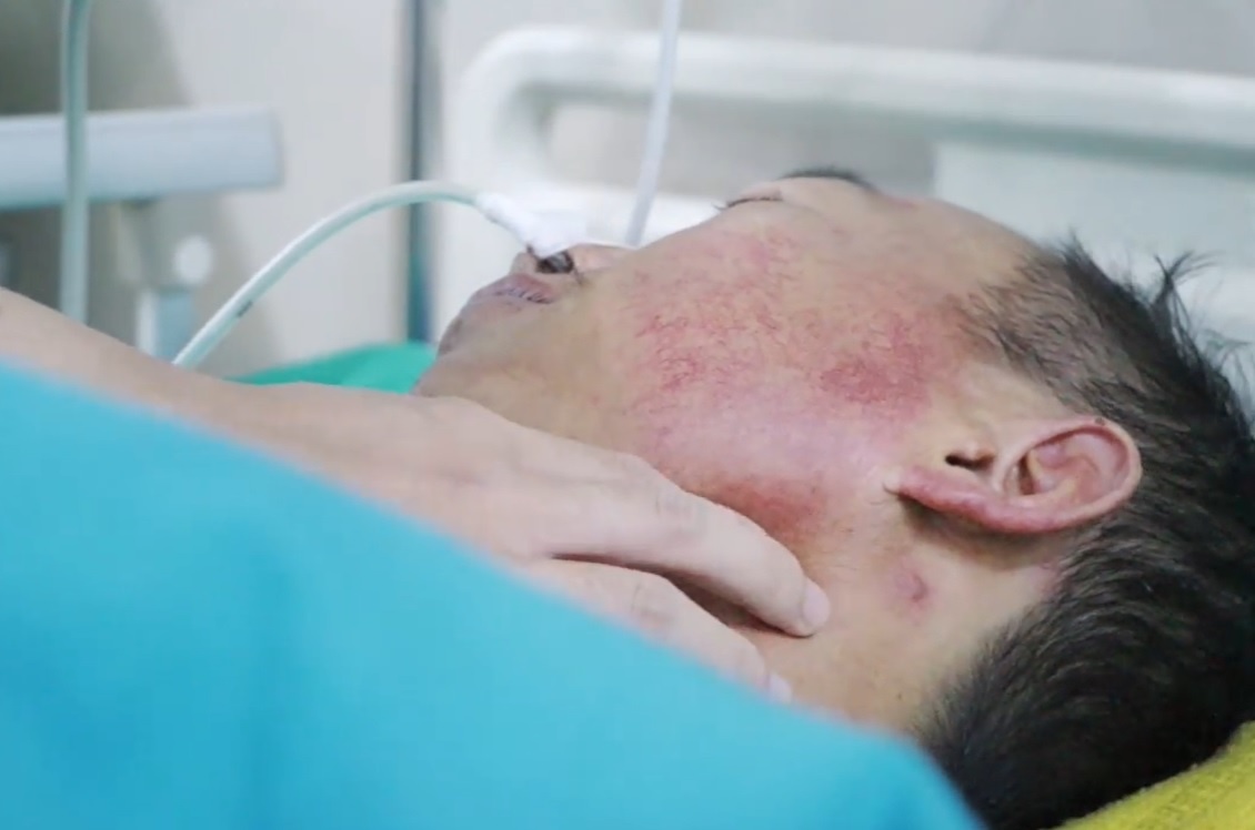 Nguoi dan ong non ra mau anh 1