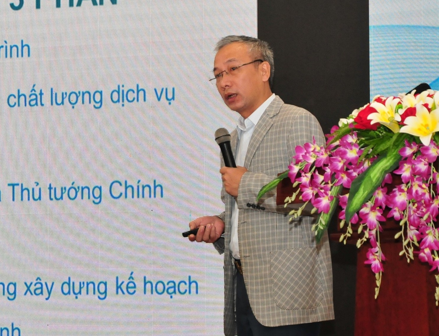 Nguoi Viet dang co nhu cau cao ve phuong tien tranh thai hinh anh