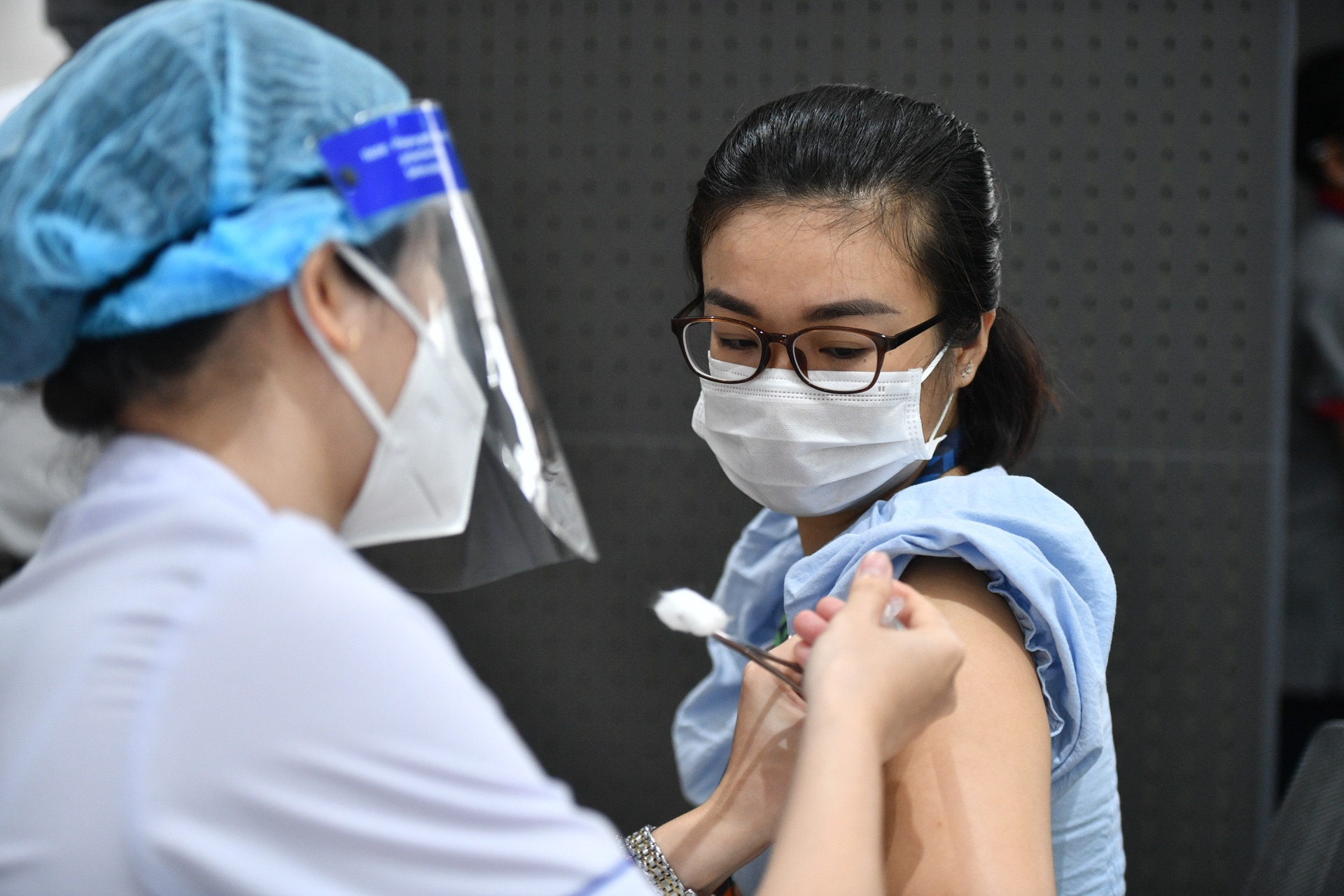 Tiêm vaccine Covid-19 ảnh 2 Tiem vaccine Covid-19 anh 2