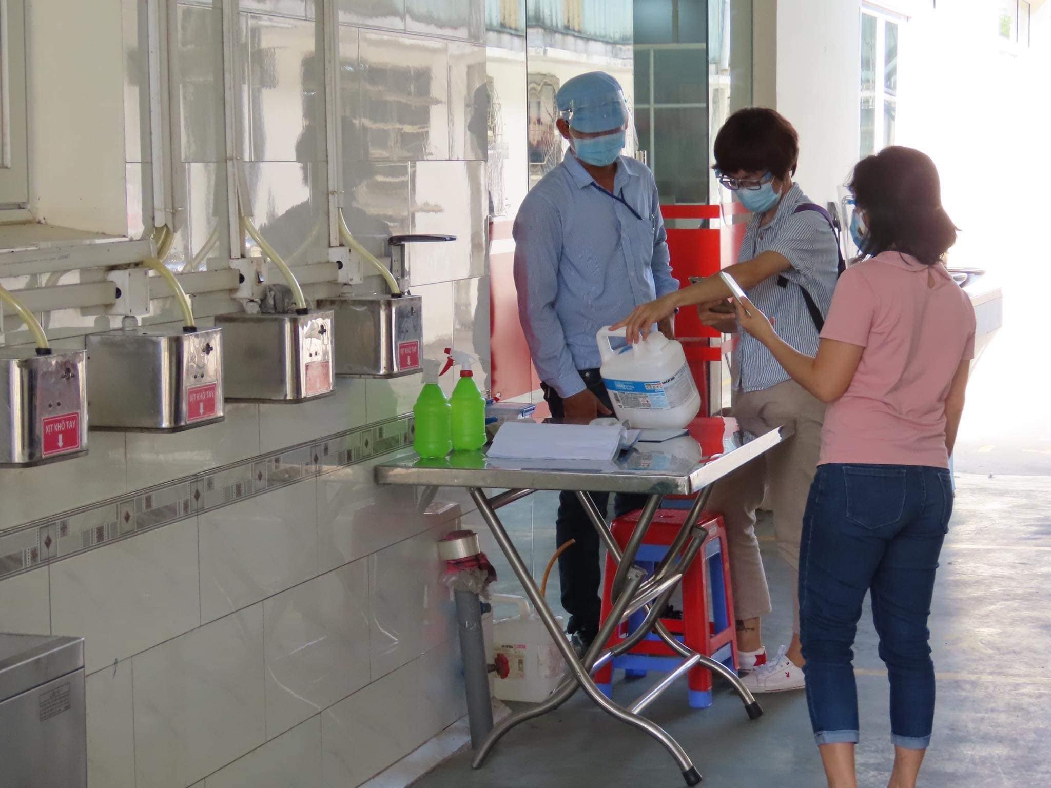 Chong dich o khu cong nghiep anh 1