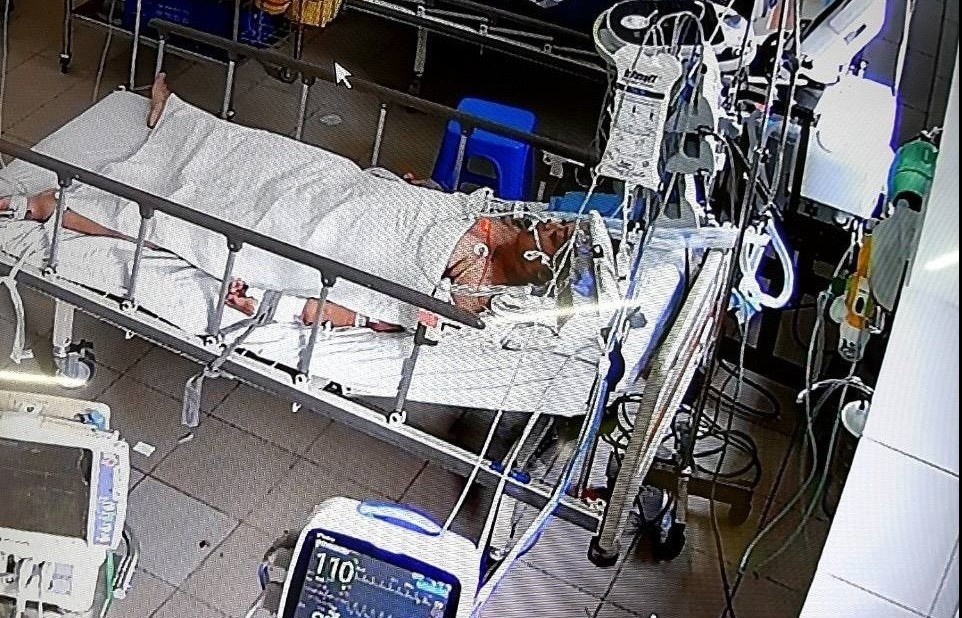 Mo bat con cho thai phu mac Covid-19 hinh anh