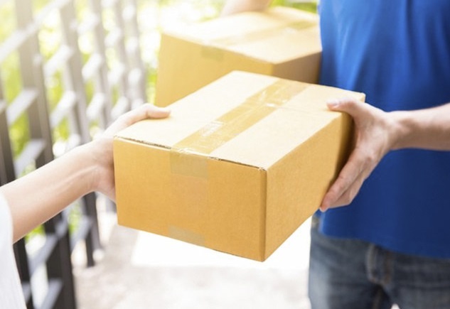 Lam gi de tranh lay nhiem nCoV khi nhan hang tu shipper? hinh anh