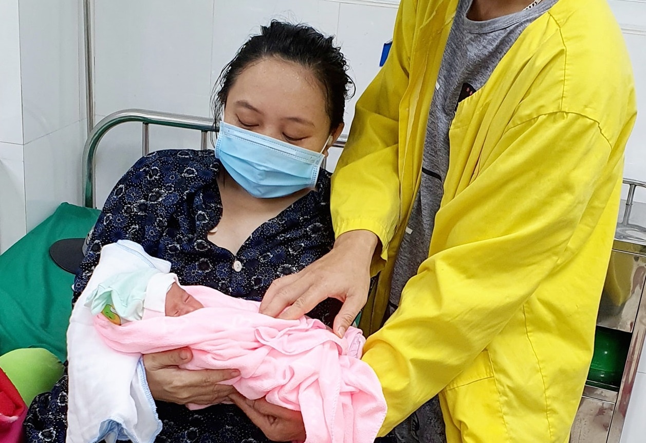 Người phụ nữ cao 1, 1 m sinh con ảnh 1 Nguoi phu nu cao 1, 1 m sinh con anh 1