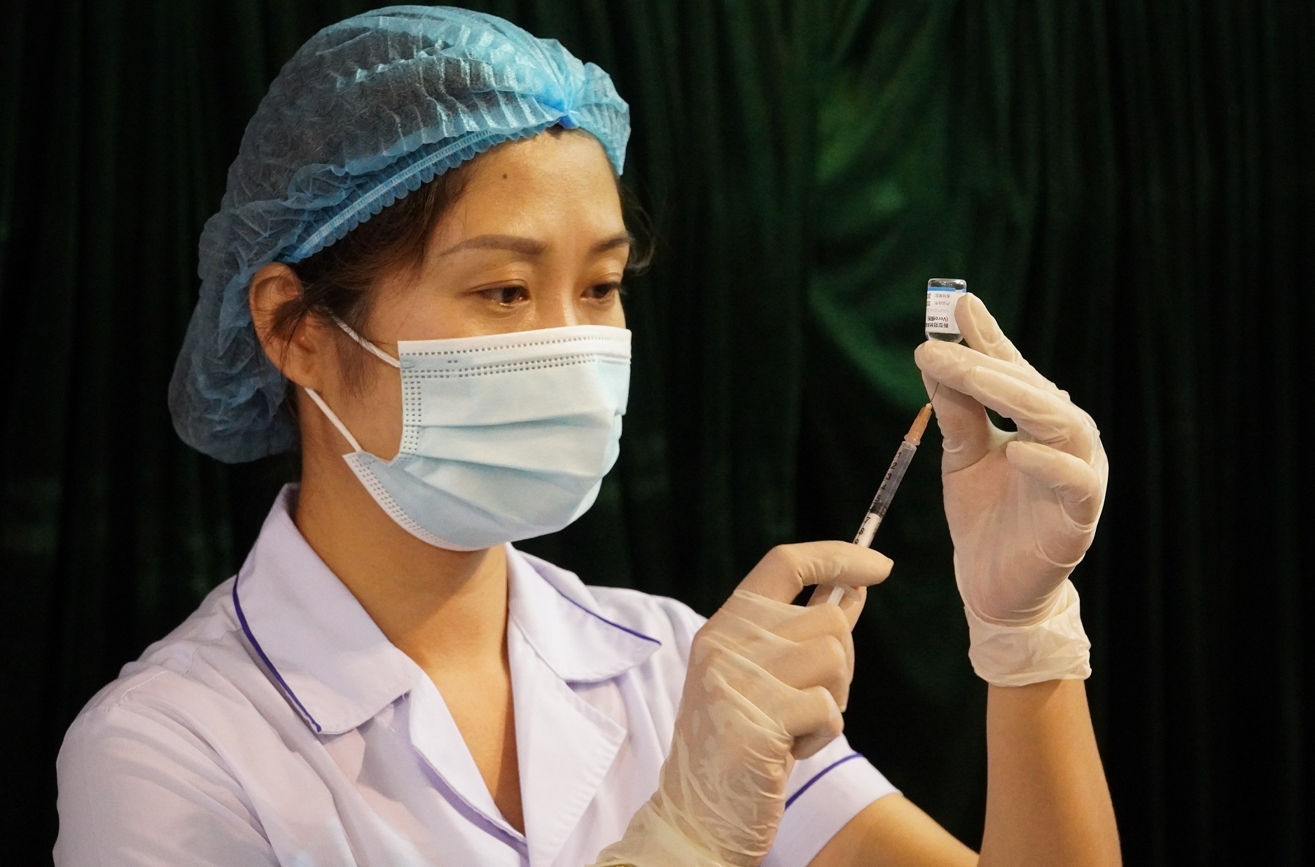 Neu tiem vaccine Covid-19, khi nao toi co the mang thai? hinh anh