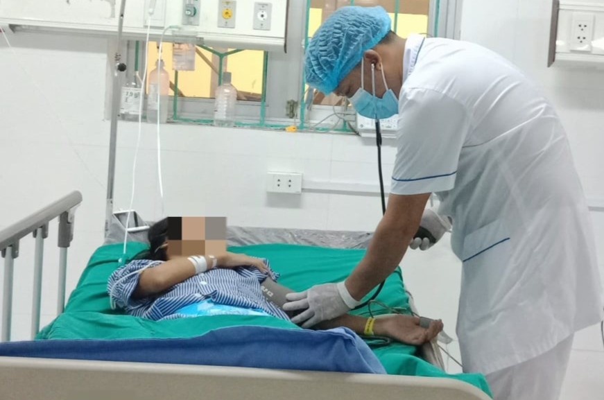 Cuu benh nhi 12 tuoi bi tuong do vao nguoi hinh anh