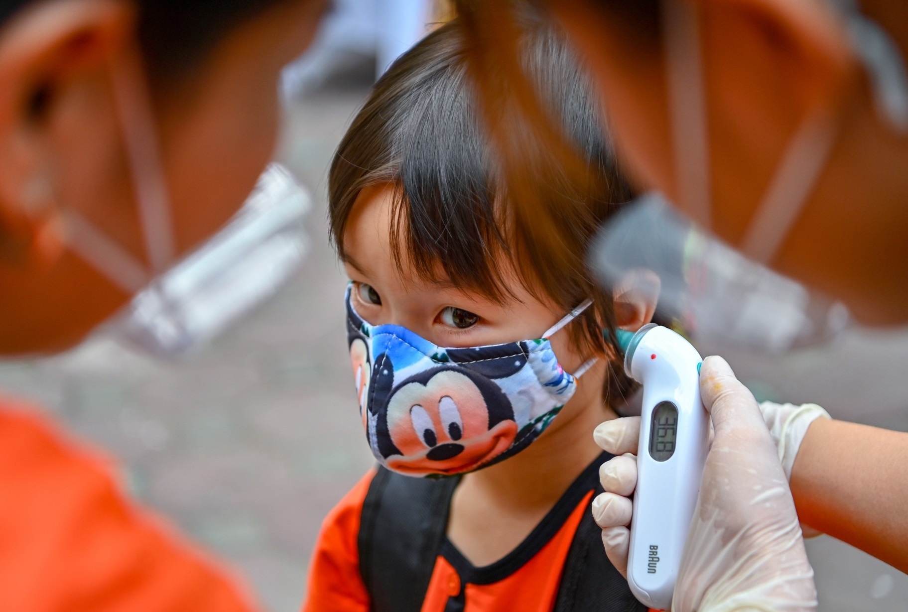 Cach tang cuong suc de khang cho tre khi chua duoc tiem vaccine hinh anh