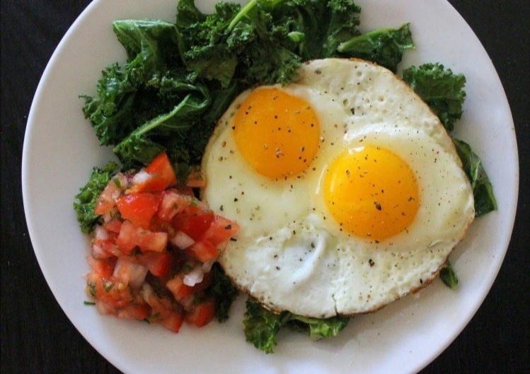 Co the an bao nhieu qua trung mot ngay? hinh anh