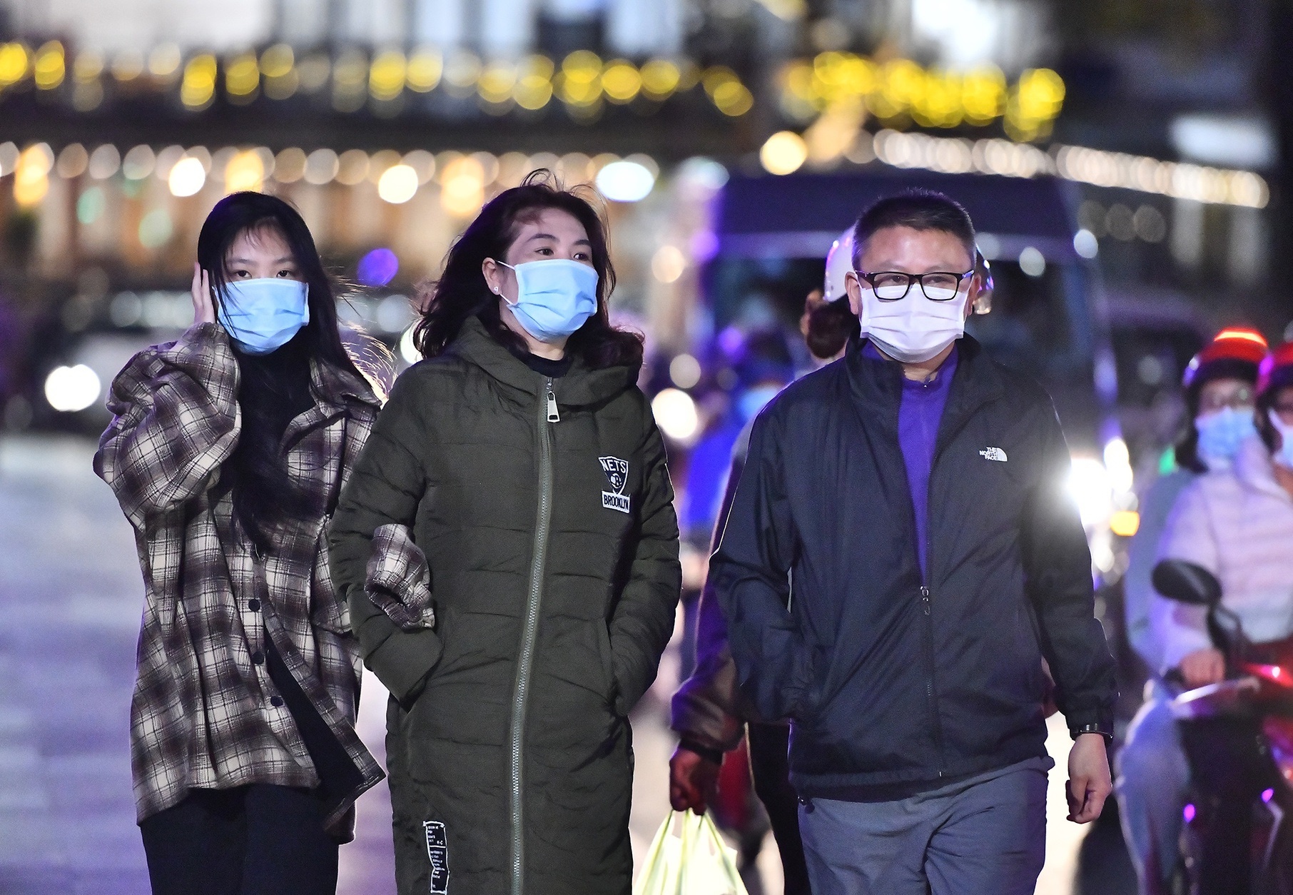 So F0 trong ngay o Ha Noi vuot moc 2.000, TP.HCM duoi 500 ca hinh anh