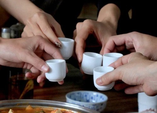 Cach uong ruou lam giam con say hinh anh