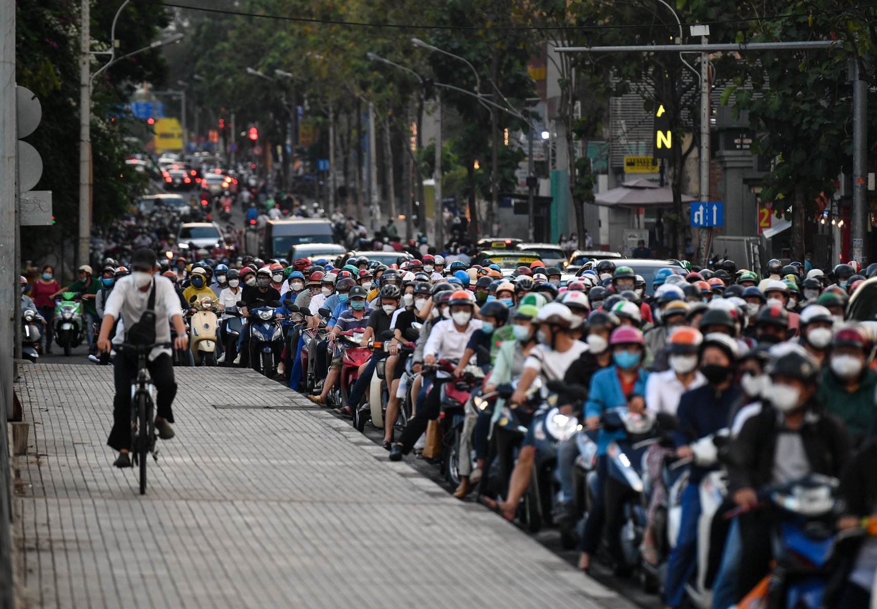 So F0 trong ngay lien tuc lap 'dinh', ca tu vong khong tang hinh anh