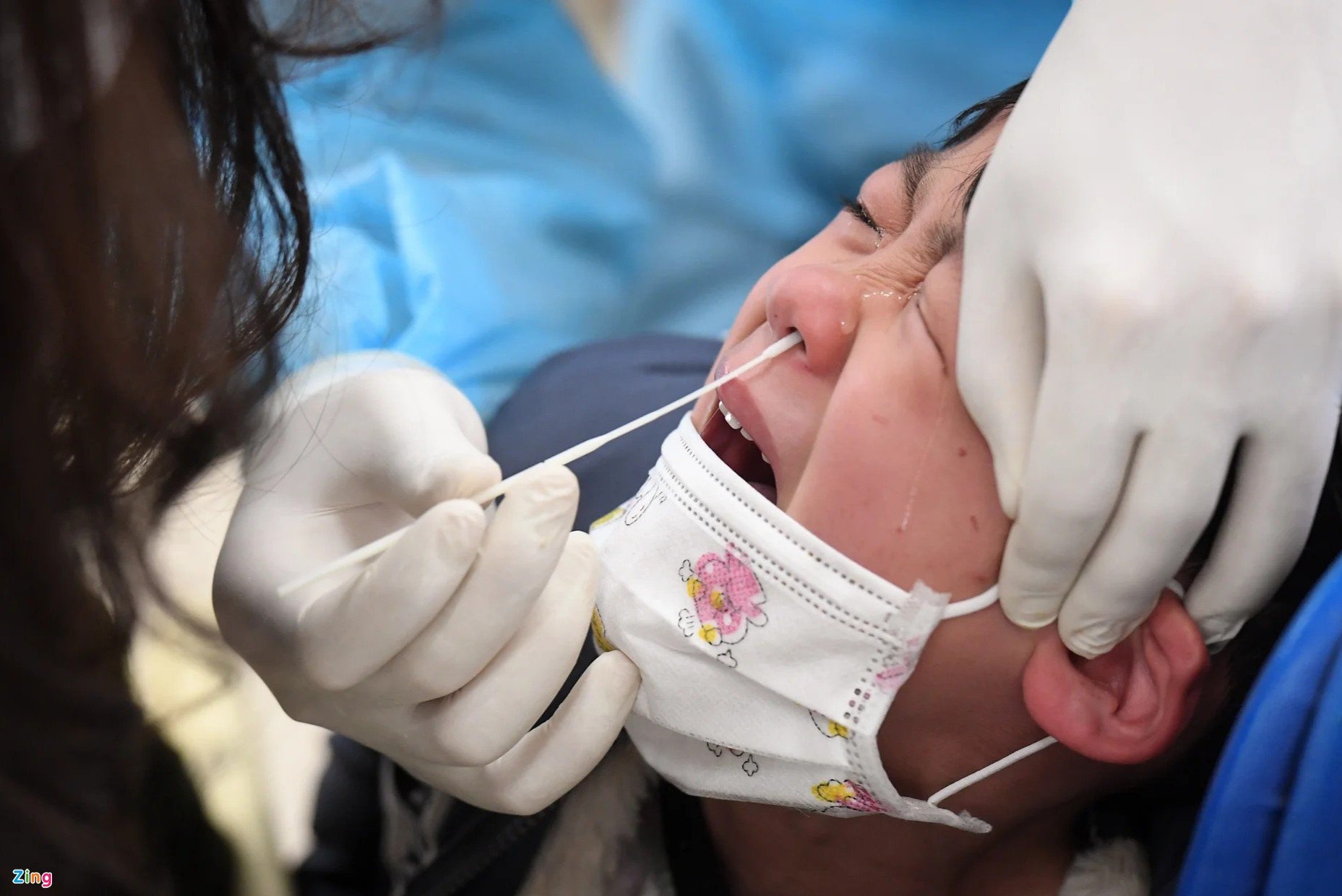 dieu tri Covid-19 cho tre anh 2