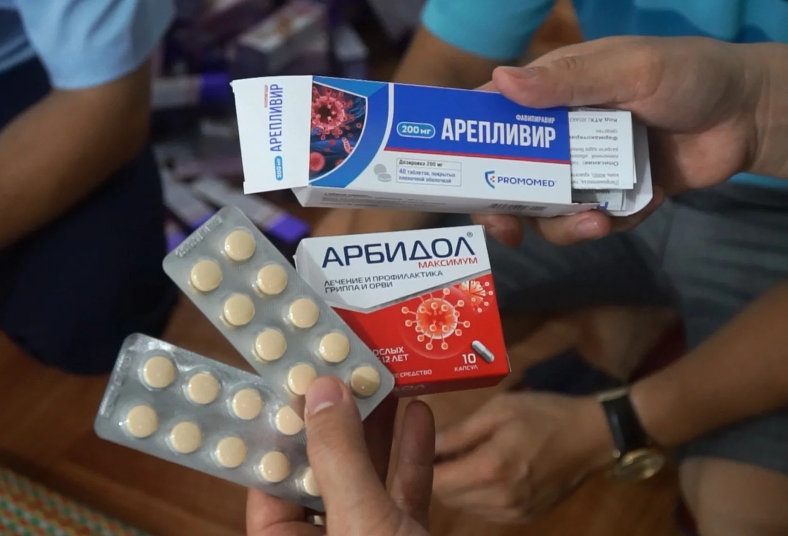 Thuc hu cong dung 'thuoc xanh, do cua Nga' dieu tri Covid-19 hinh anh