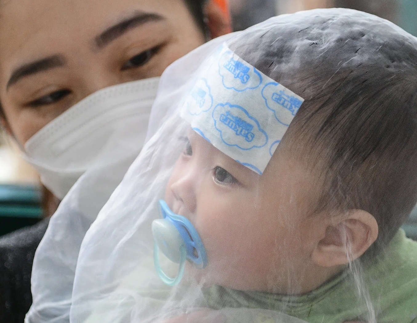 Sai lam khi dieu tri Covid-19 cho tre anh 1