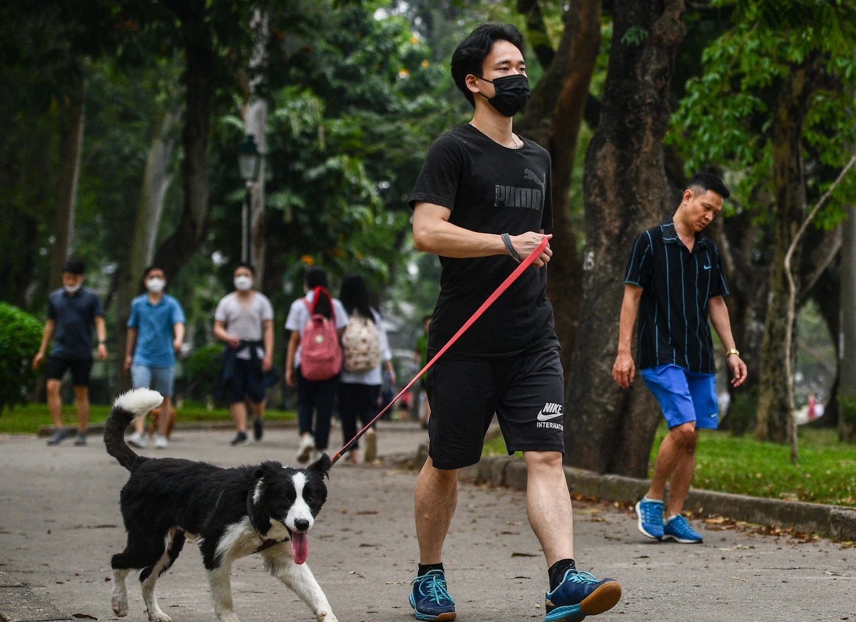 Them ca 18.474 mac Covid-19, 10 benh nhan tu vong hinh anh