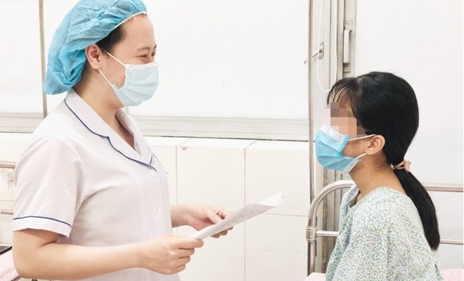 Be gai 12 tuoi tu nhet di vat vao vung kin hinh anh