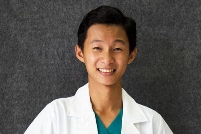 Nam sinh mo coi, tung di cay nam 10 tuoi de nuoi em gio ra sao? hinh anh