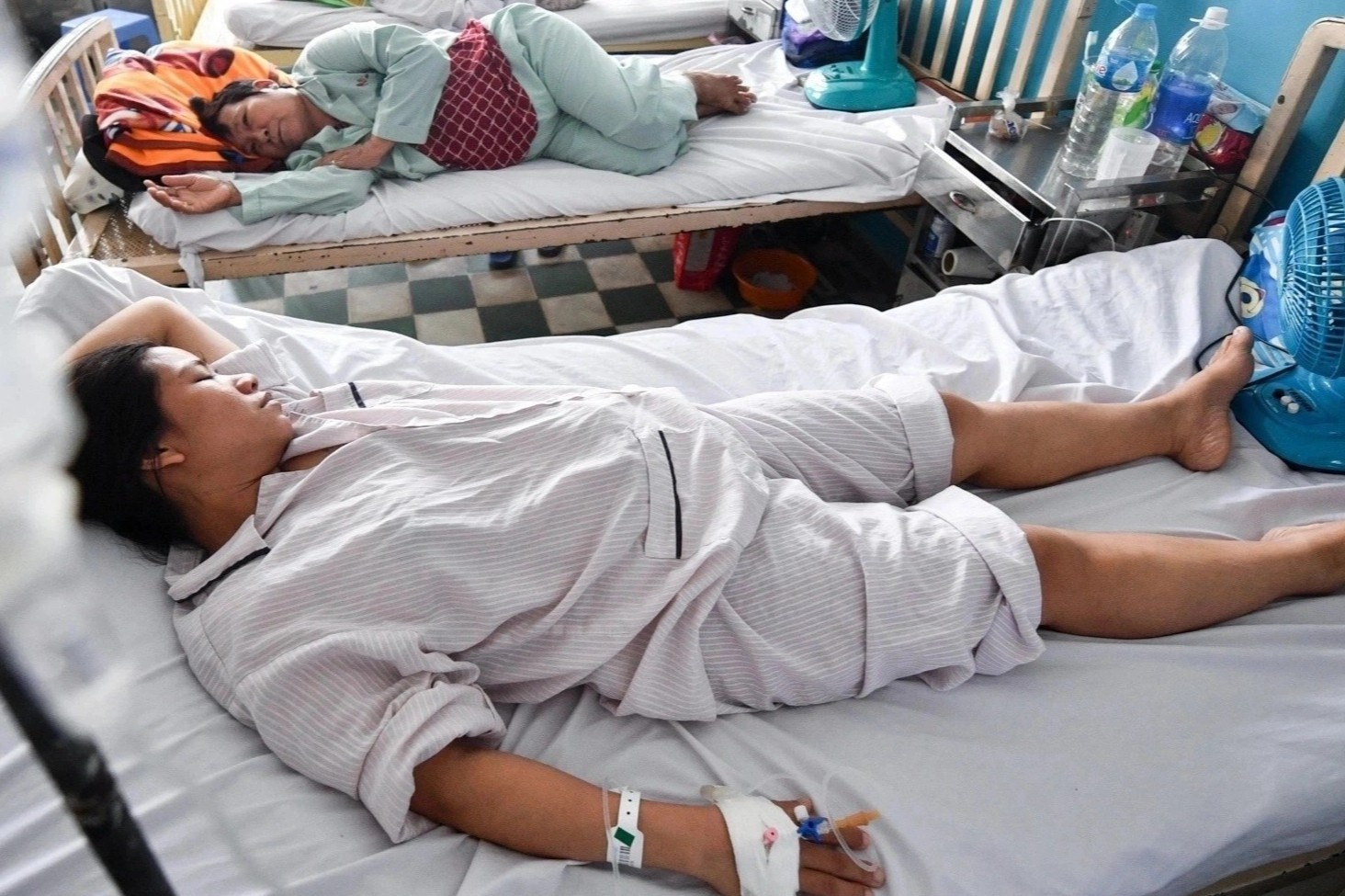 Ca mac sot xuat huyet tang nhanh, benh vien lo khong kham noi hinh anh