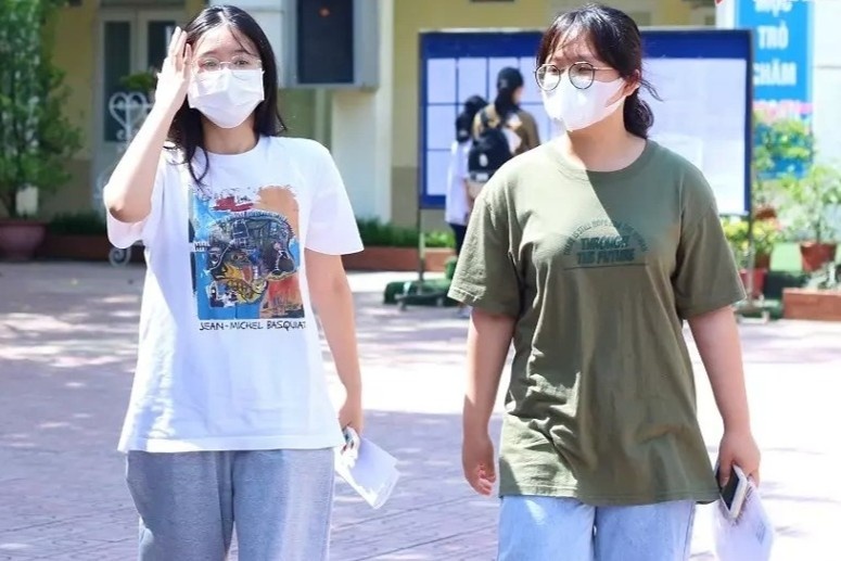 Hieu truong nhan dinh diem thi, diem chuan vao lop 10 hinh anh