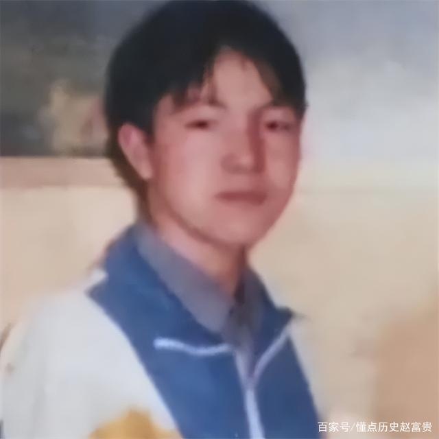 Thu khoa o Trung Quoc bo nha ra di suot 9 nam anh 1