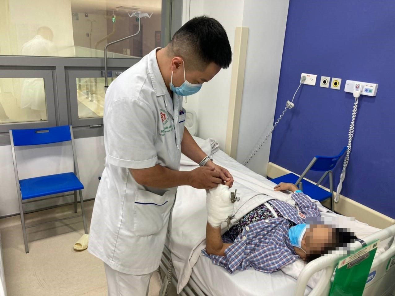 tiem vao khop de giam dau anh 1