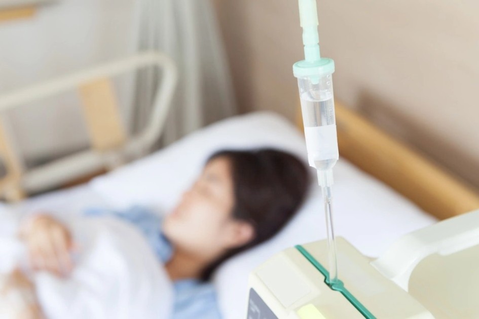 Co gai Ha Noi hon me sau sau khi hut thuoc la dien tu ban moi hinh anh