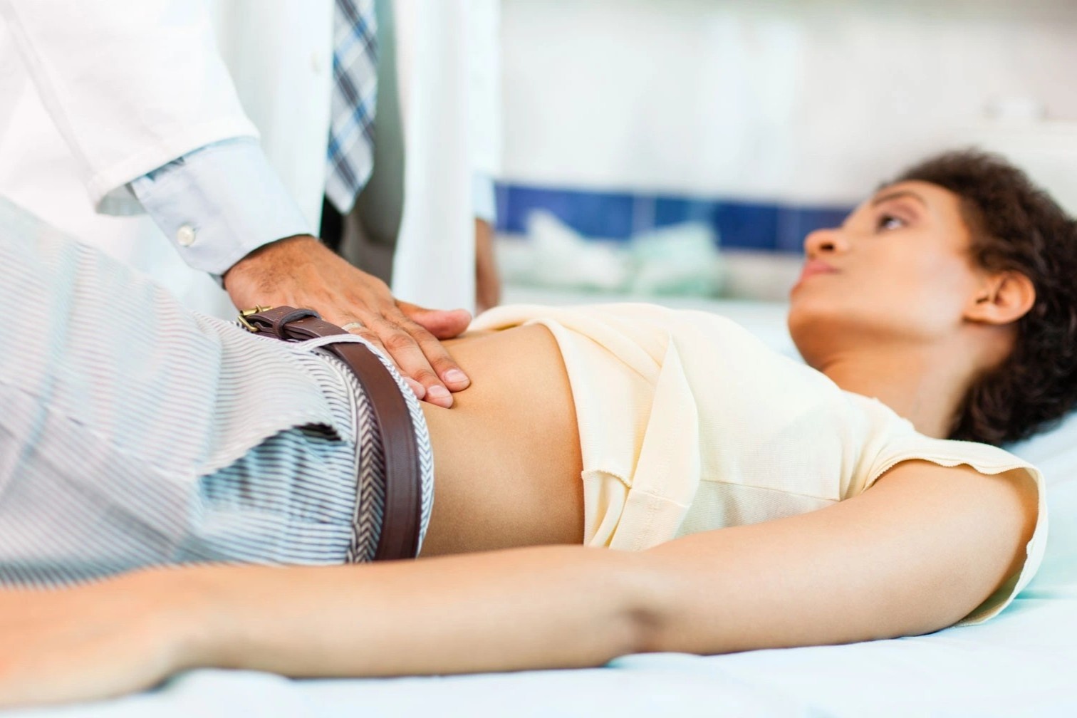 5 dau hieu canh bao ung thu dai truc trang hinh anh