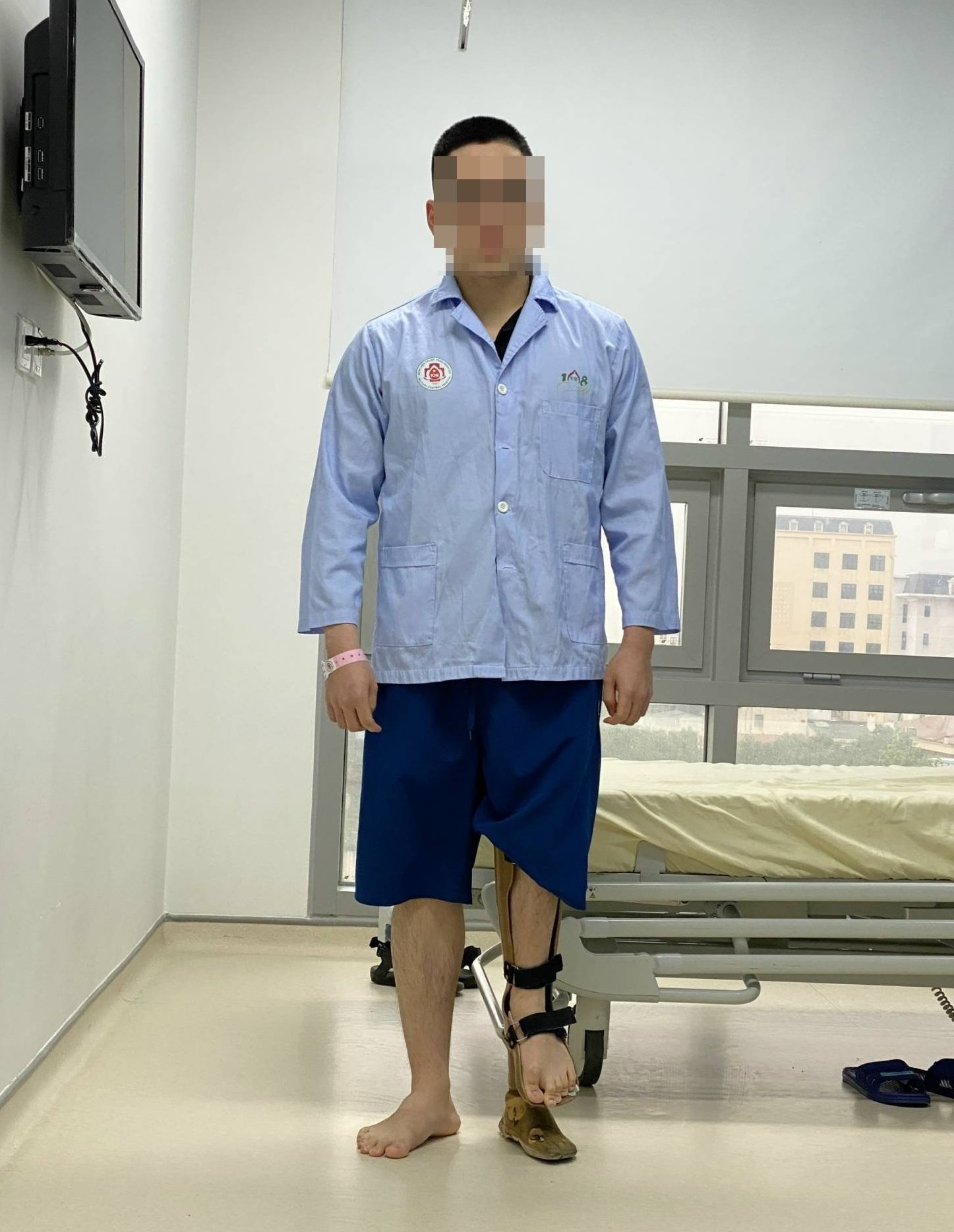 Chang trai keo dai chan them 18 cm anh 1