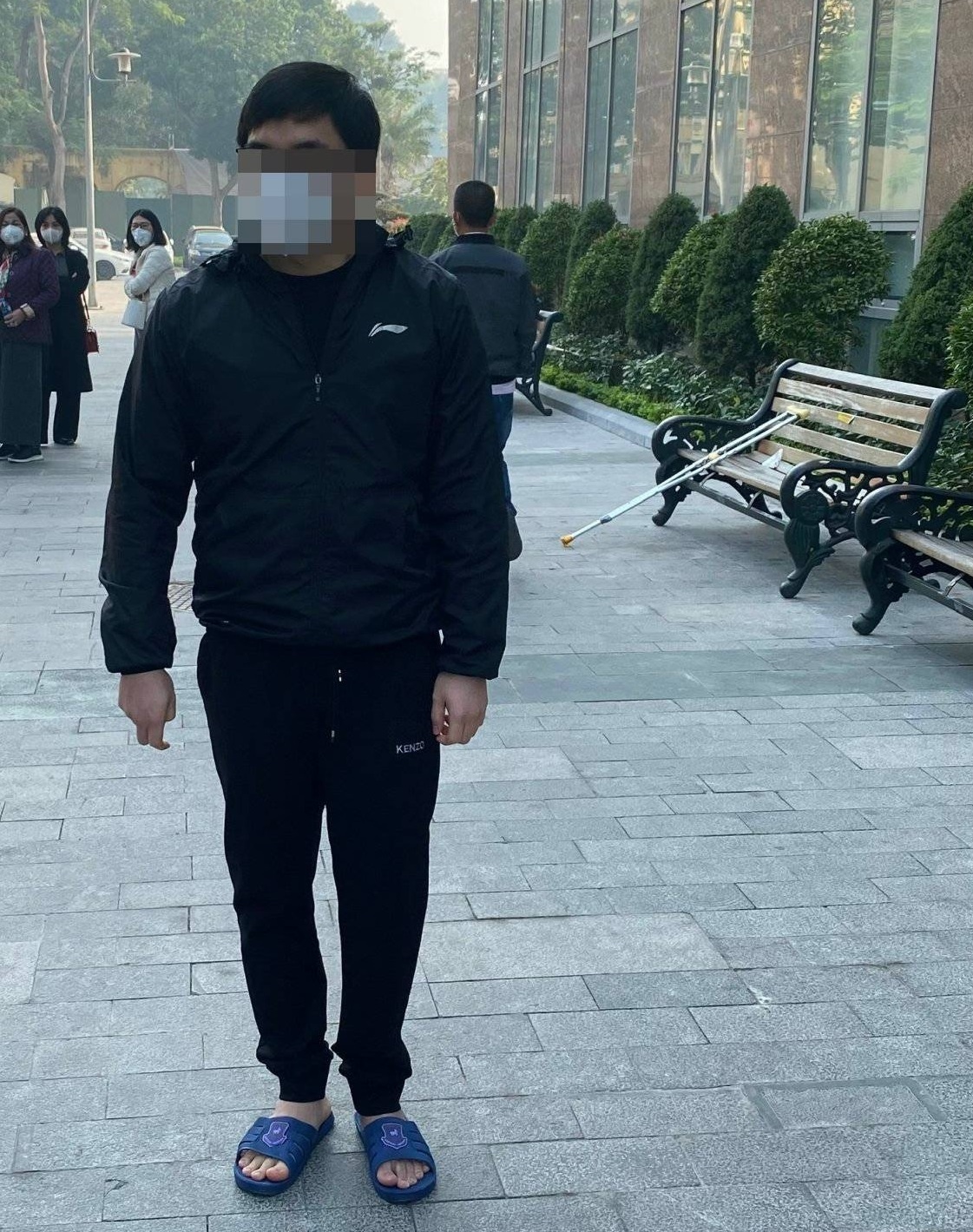 Chang trai keo dai chan them 18 cm anh 2