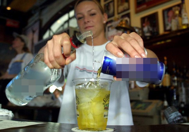 Su that nguy hiem khi uong nuoc tang luc qua nhieu hinh anh