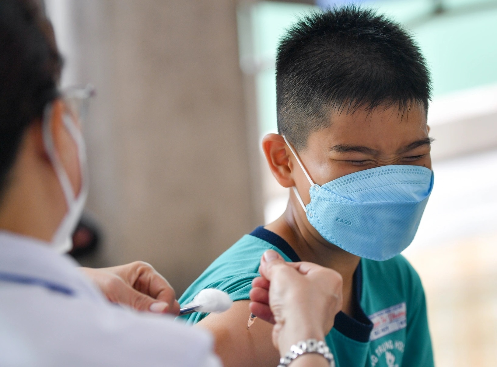 Luot tiem vaccine Covid-19 cho tre o TP.HCM tang nhung ty le con thap hinh anh