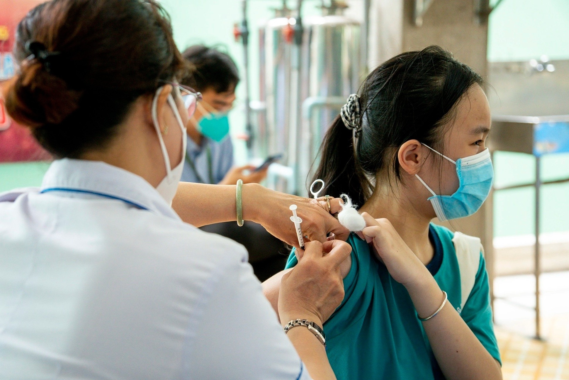 TP.HCM tiem vaccine Covid-19 xuyen le Quoc khanh 2/9 hinh anh
