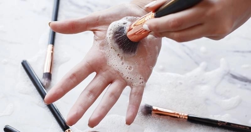 thoi quen hang ngay gay mun trung ca anh 1