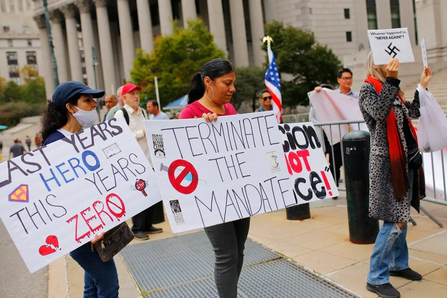 tiem vaccine Covid-19 anh 1