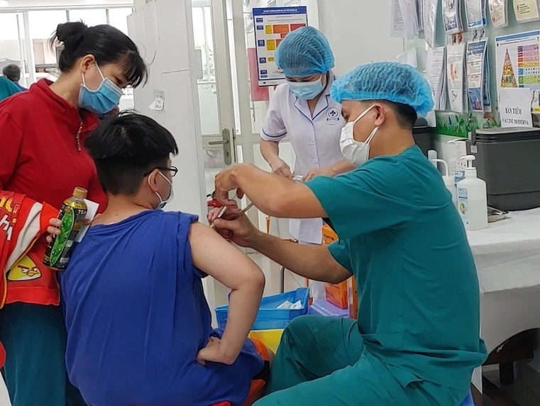 TP.HCM co ty le tiem vaccine Covid-19 cho tre thap hinh anh