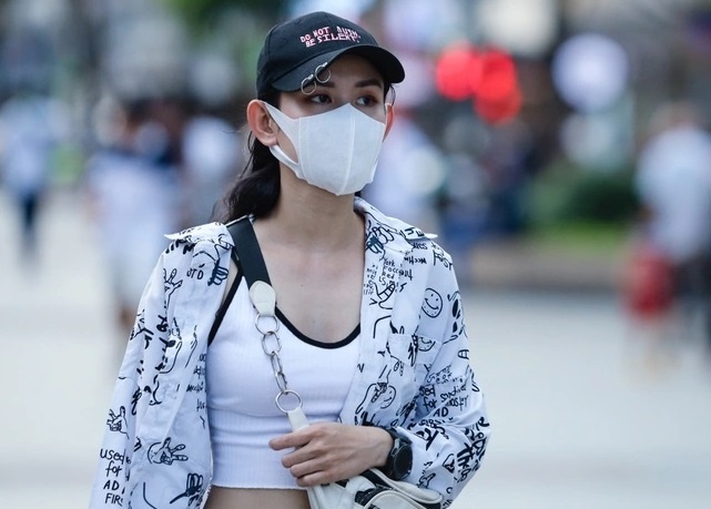 Quy dinh moi khong yeu cau deo khau trang o truong hoc, chung cu hinh anh