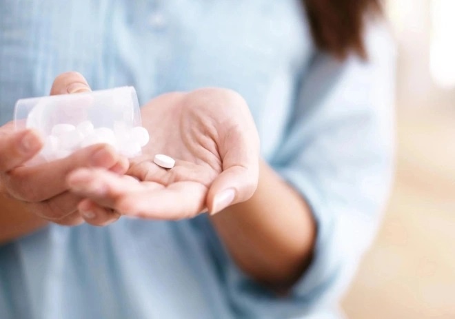 Nguoi phu nu tac tinh mach nao do lam dung thuoc tranh thai hinh anh