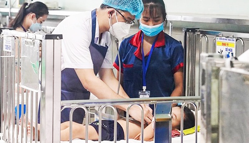 Tre mac Adenovirus tang dot bien hinh anh