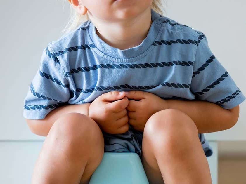 Dau hieu tre bi nhiem trung, nhiem doc do an uong hinh anh